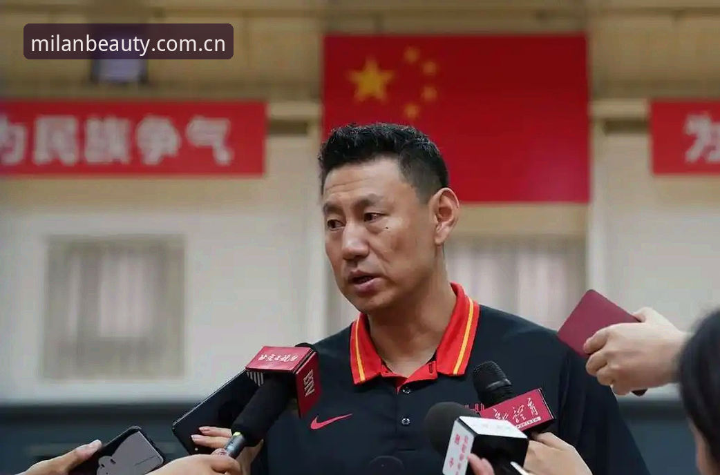 米兰APP下载 揭秘李楠重返帅位的三张底牌:北京男篮换帅背后的真实布局